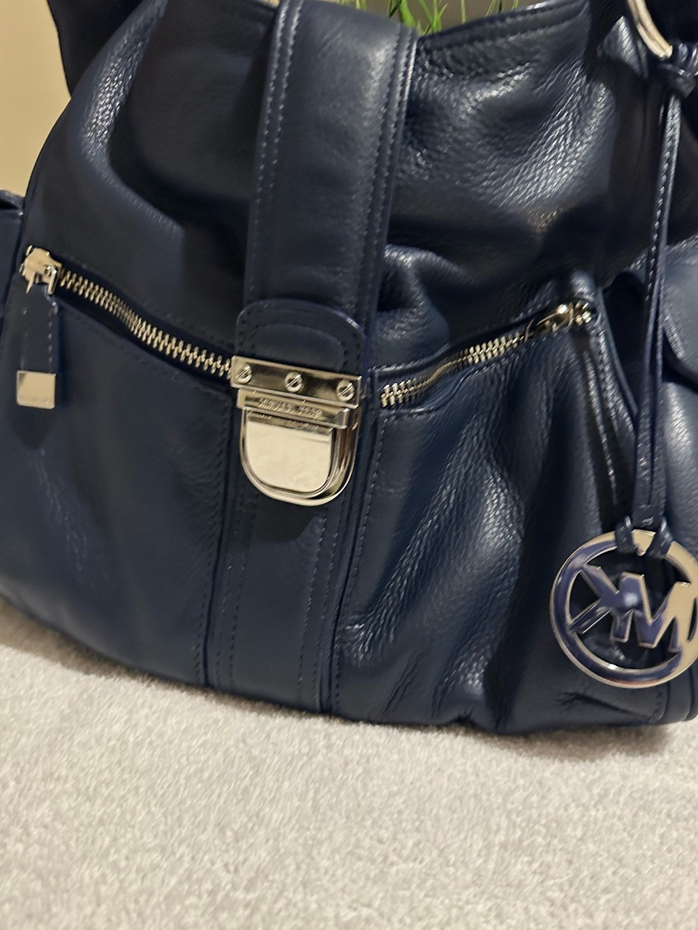 Michael Kors Navy Pebbled Leather Hobo Shoulder Bag Silver Hardware EUC - Picture 4 of 12